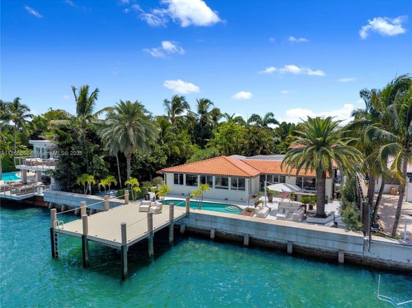 1111 N Venetian Dr, Miami FL 33139