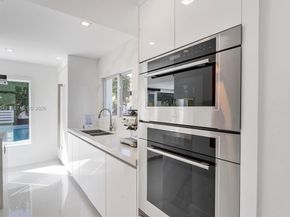 1903 Bay Dr, Pompano Beach FL 33062