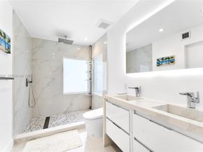 1903 Bay Dr, Pompano Beach FL 33062