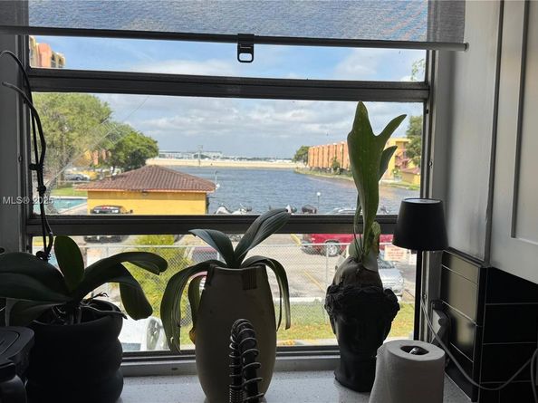 4713 NW 7th St, Miami FL 33126