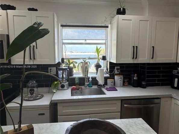 4713 NW 7th St, Miami FL 33126