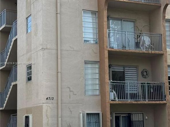 4713 NW 7th St, Miami FL 33126