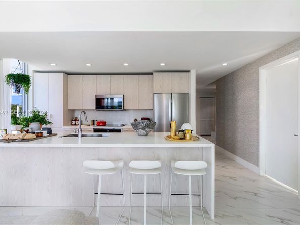 2000 Metropica Way 203, Sunrise FL 33323