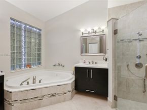 8752 NW 75th Ct, Tamarac FL 33321