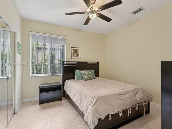 8752 NW 75th Ct, Tamarac FL 33321