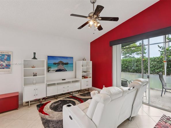 8752 NW 75th Ct, Tamarac FL 33321