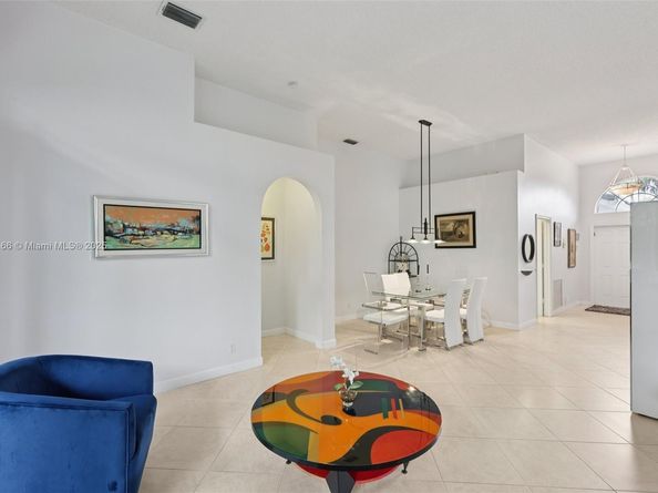 8752 NW 75th Ct, Tamarac FL 33321
