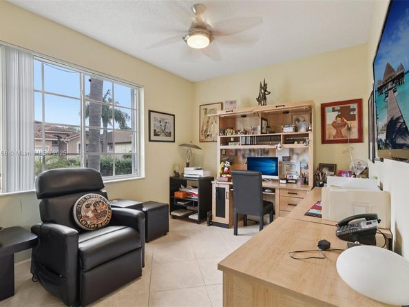 8752 NW 75th Ct, Tamarac FL 33321