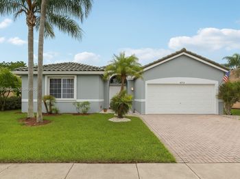 8752 NW 75th Ct