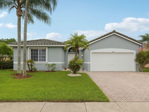 8752 NW 75th Ct, Tamarac FL 33321
