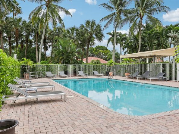 8752 NW 75th Ct, Tamarac FL 33321