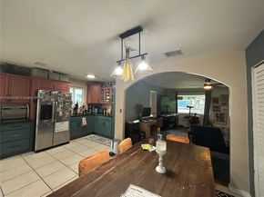 150 NW 44th St, Miami FL 33127