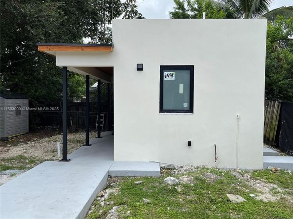150 NW 44th St, Miami FL 33127