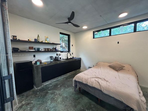 150 NW 44th St, Miami FL 33127