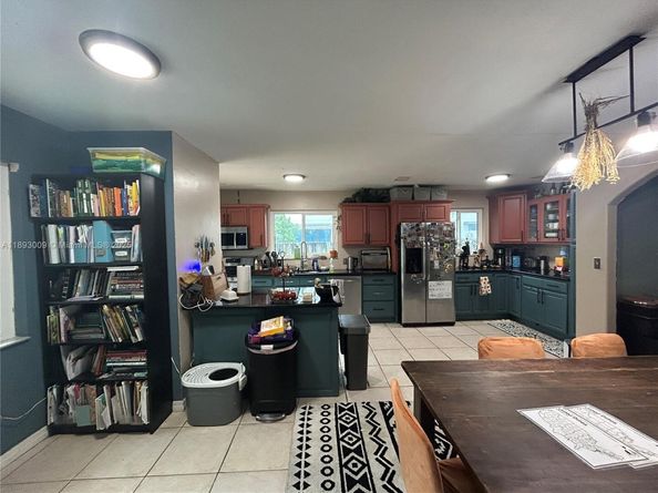 150 NW 44th St, Miami FL 33127