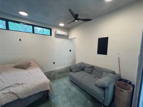 150 NW 44th St, Miami FL 33127