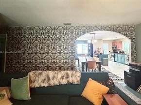 150 NW 44th St, Miami FL 33127
