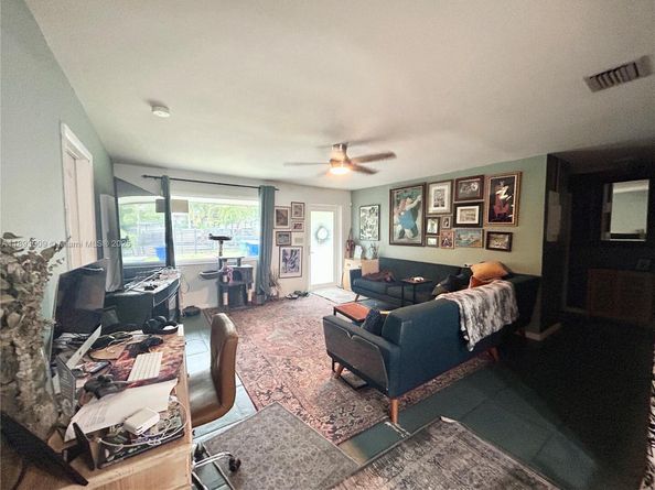 150 NW 44th St, Miami FL 33127