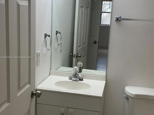 7090 NW 179th St 108, Hialeah FL 33015