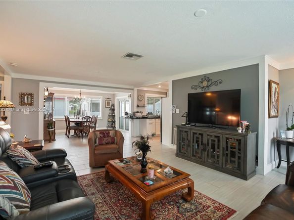 1051 NW 88th Way, Plantation FL 33322
