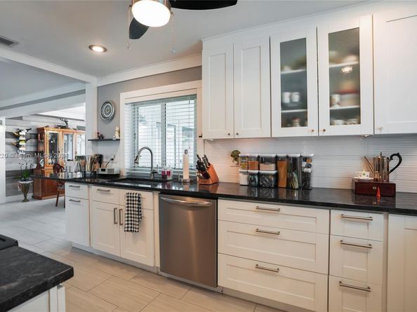 1051 NW 88th Way, Plantation FL 33322