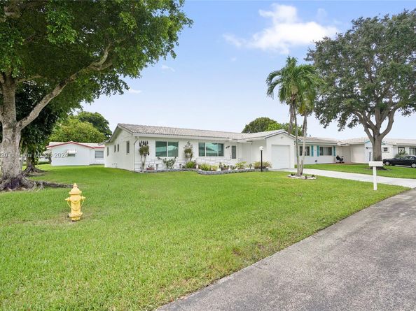 1051 NW 88th Way, Plantation FL 33322
