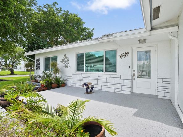1051 NW 88th Way, Plantation FL 33322