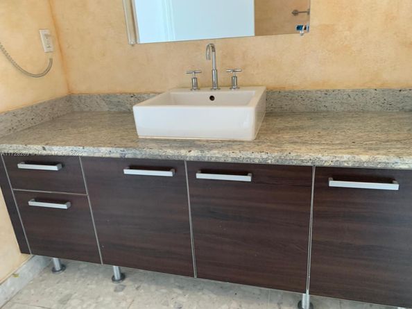 185 SW 7th St 2505, Miami FL 33130