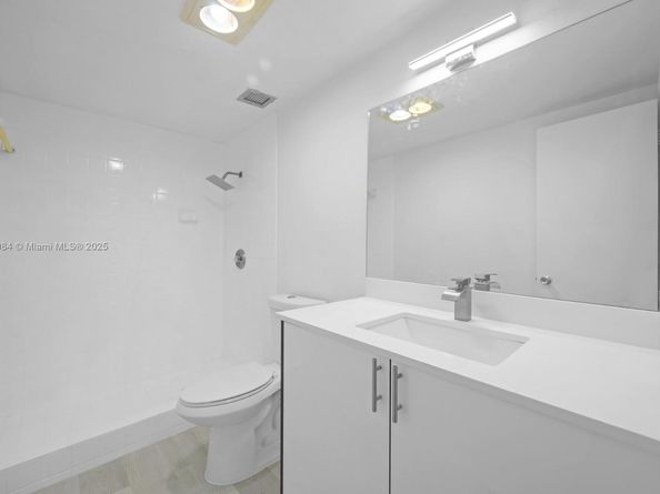 Undisclosed Address #A11908984, Hollywood FL 33021