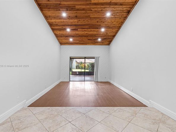 8336 NW 37th Pl, Sunrise FL 33351