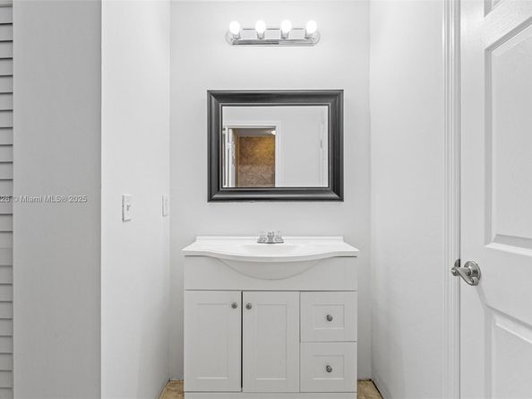 8336 NW 37th Pl, Sunrise FL 33351