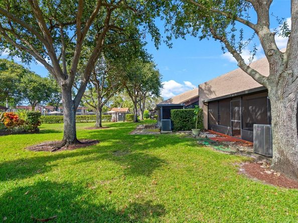 8336 NW 37th Pl, Sunrise FL 33351