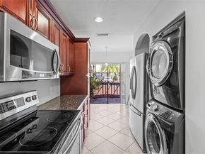 8336 NW 37th Pl, Sunrise FL 33351