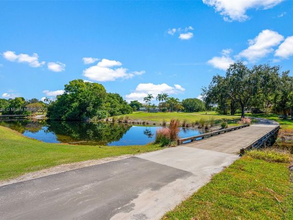 8336 NW 37th Pl, Sunrise FL 33351