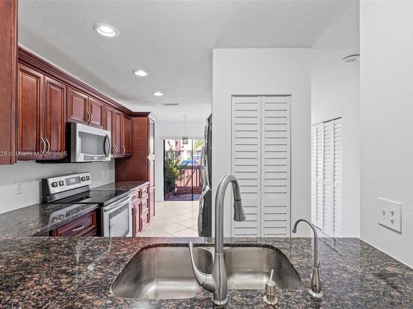 8336 NW 37th Pl, Sunrise FL 33351