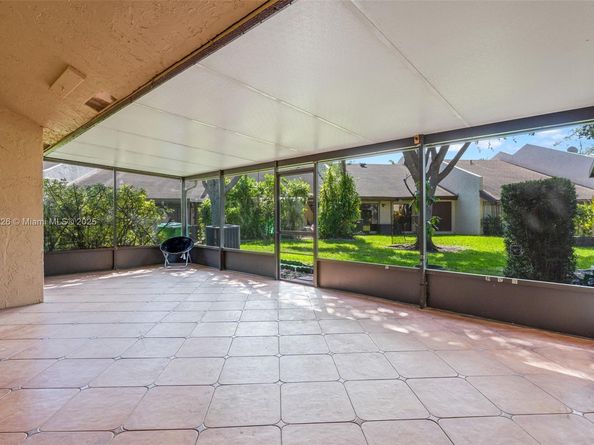 8336 NW 37th Pl, Sunrise FL 33351