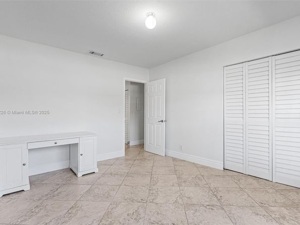 8336 NW 37th Pl, Sunrise FL 33351