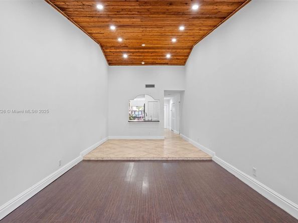 8336 NW 37th Pl, Sunrise FL 33351