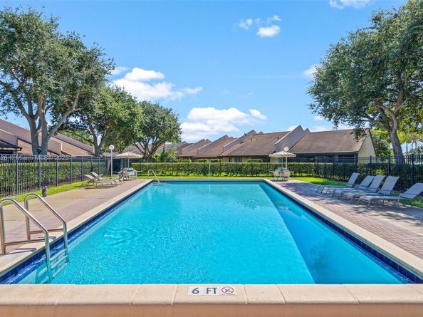 8336 NW 37th Pl, Sunrise FL 33351