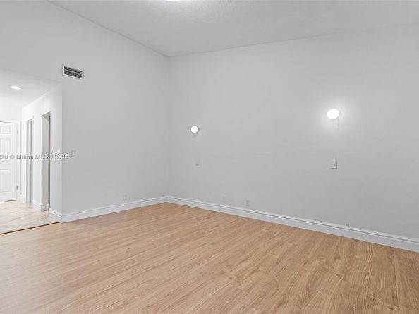 8336 NW 37th Pl, Sunrise FL 33351