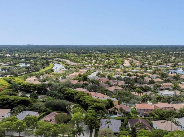 800 Lavender Cir, Weston FL 33327