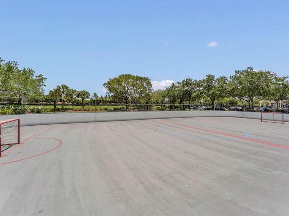 800 Lavender Cir, Weston FL 33327