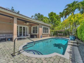 800 Lavender Cir, Weston FL 33327
