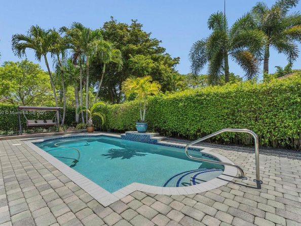 800 Lavender Cir, Weston FL 33327