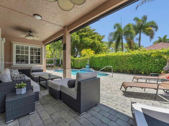 800 Lavender Cir, Weston FL 33327