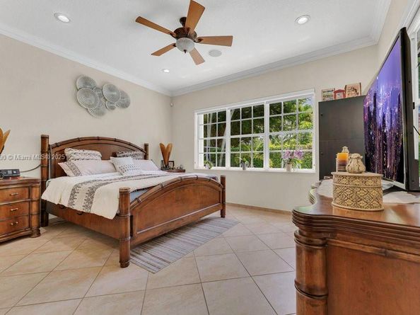 800 Lavender Cir, Weston FL 33327