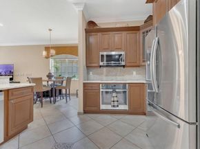 800 Lavender Cir, Weston FL 33327