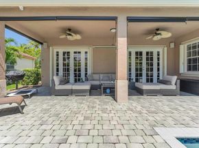 800 Lavender Cir, Weston FL 33327