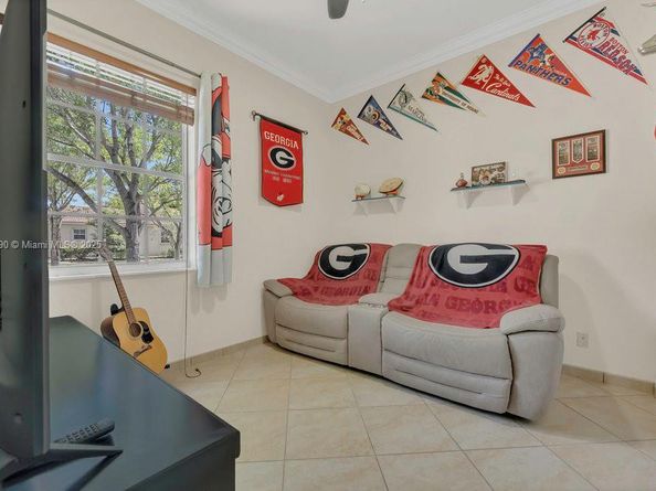 800 Lavender Cir, Weston FL 33327