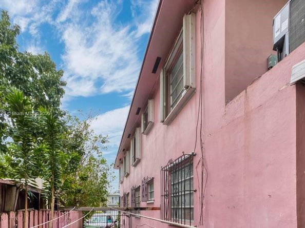519 NW 10th Ave, Miami FL 33136
